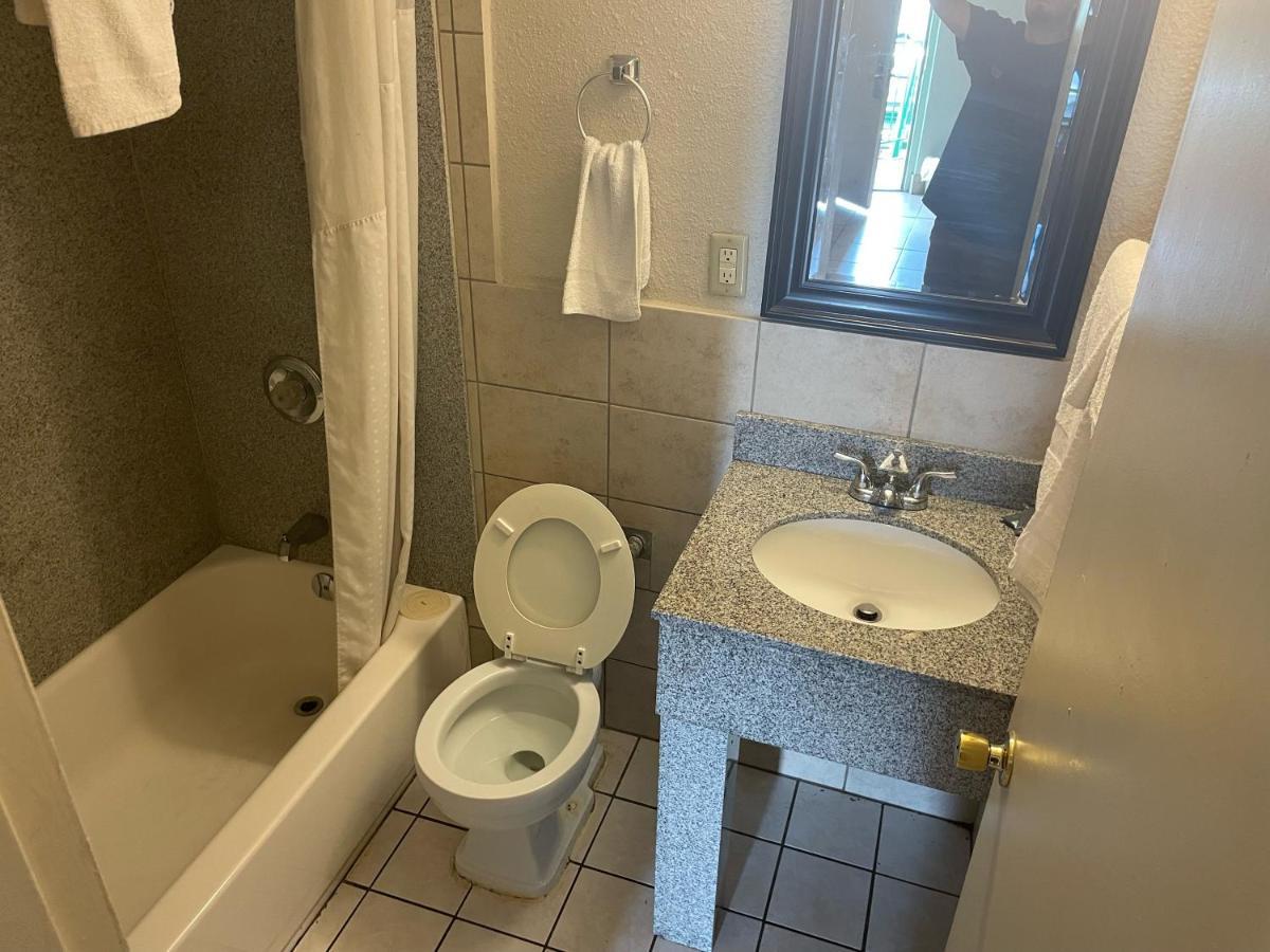 Budgetel Inn&Suites - Louisville-Jefferson County Extérieur photo