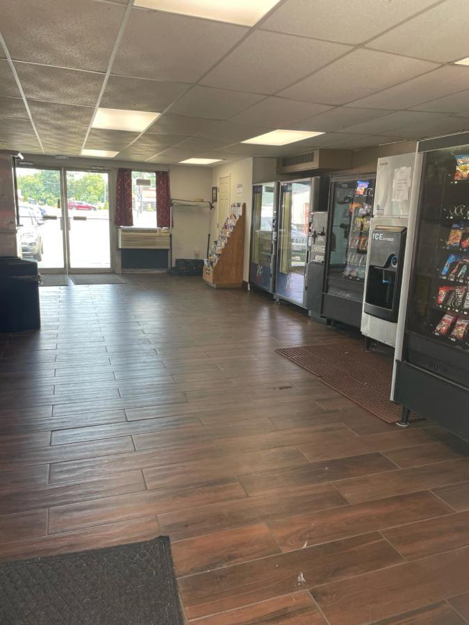 Budgetel Inn&Suites - Louisville-Jefferson County Extérieur photo